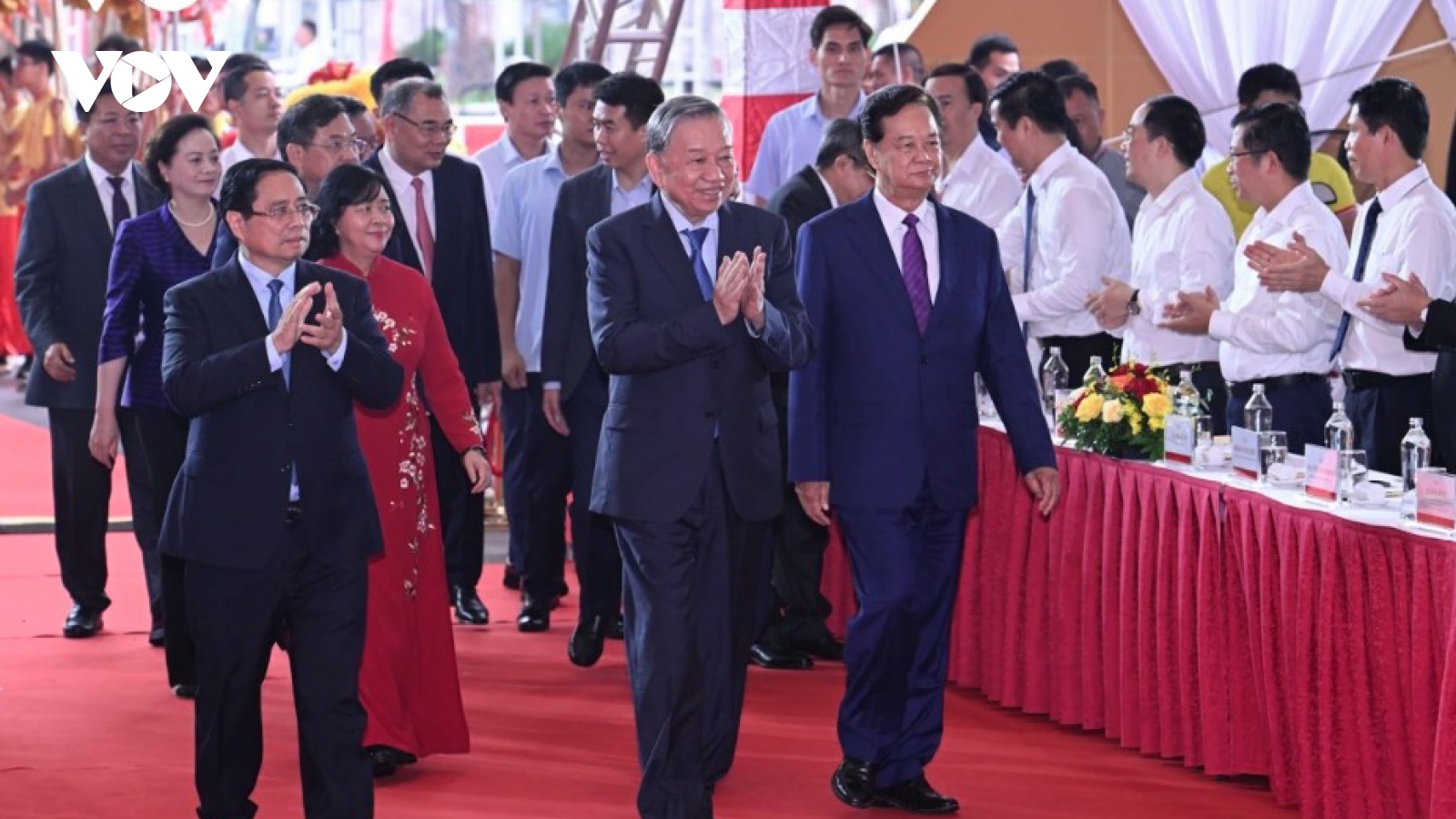 Party and Government leaders attend inauguration and groundbreaking of 250 projects nationwide
